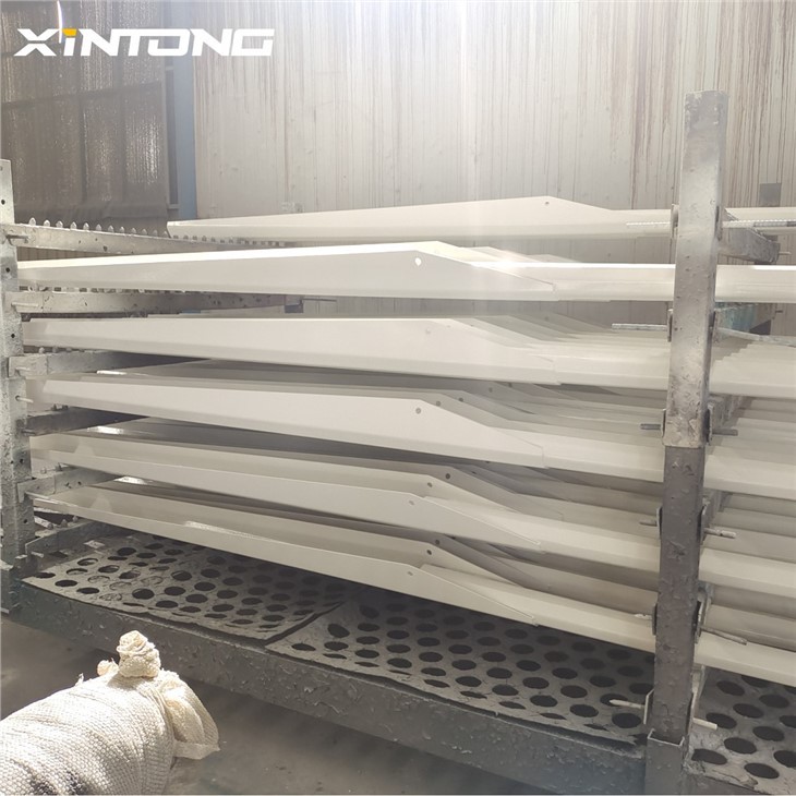 Folding Light Poles Are Easy To Transport