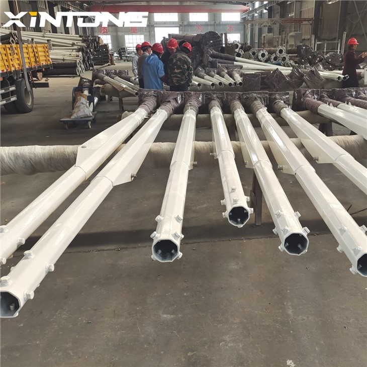 Folding Light Poles Are Easy To Transport